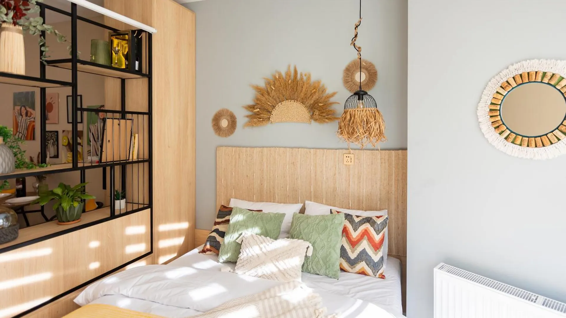Boho Apartment Studio バトゥーミ