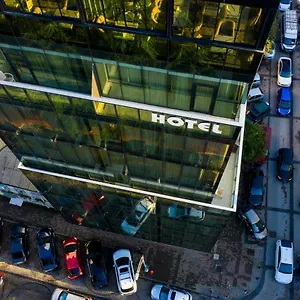 Hotel Glass, Batoemi